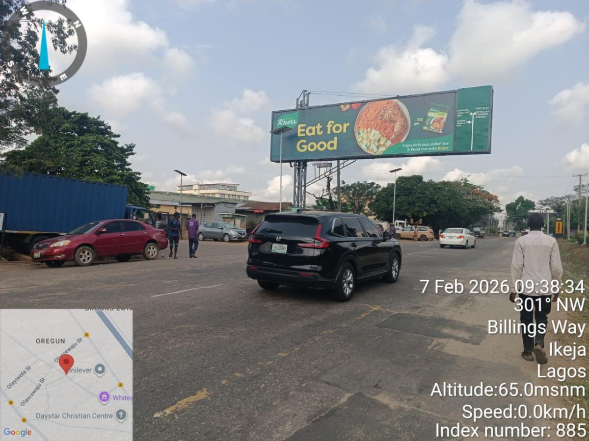 FACING TRAFFIC TO OREGUN / KUDIRAT ABIOLA / ALAUSA 