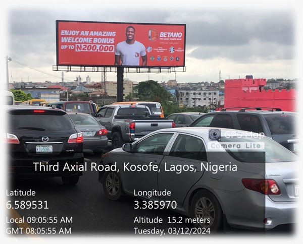 Sits right at China Town Bus Stop, so it catches buses, BRT, private cars, and pedestriansOn IBB Boulevard, a major route linking the mainland to the islandHeavy daily traffic, especially weekdays 7-9 AM and 4-7 PM