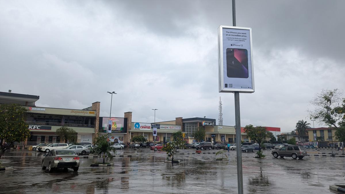 With 50 individual poles strategically spread across the entire parking and transit facility, your message cannot be missed. Drivers and pedestrians are exposed to your brand multiple times from the moment they enter until they leave.